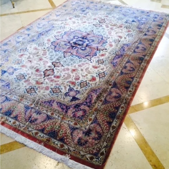 PERSIAN RUG- GENUINE-100% SILK-MADE IN QUOM- 10 FT LONG BY 6.5 WIDE- - Picture 5 of 11